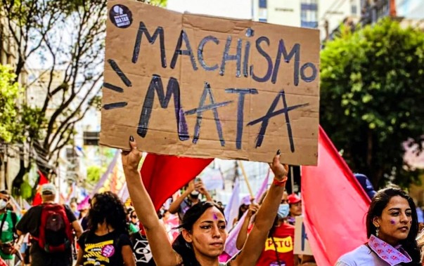 Milhares de mulheres vão às ruas do Chile no primeiro 8M após
